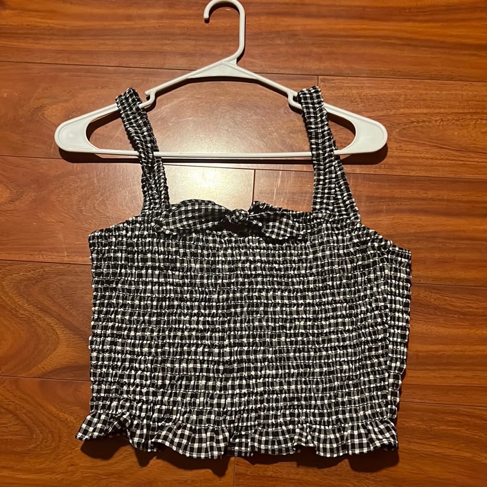 cropped tank with bow on the top